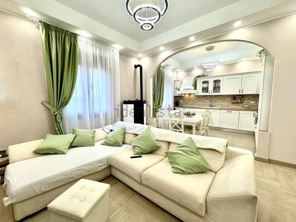 casa indipendente in vendita a Montevarchi