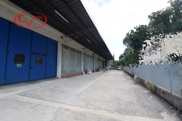 negozio in vendita a Montevarchi in zona Levane