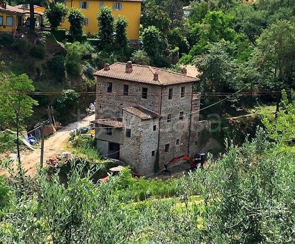 casa indipendente in vendita a Montevarchi