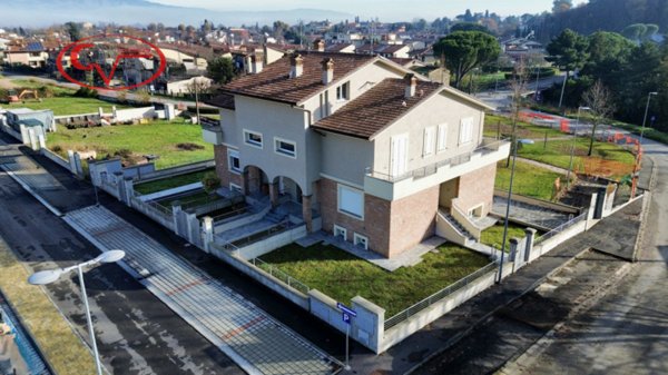 casa indipendente in vendita a Montevarchi