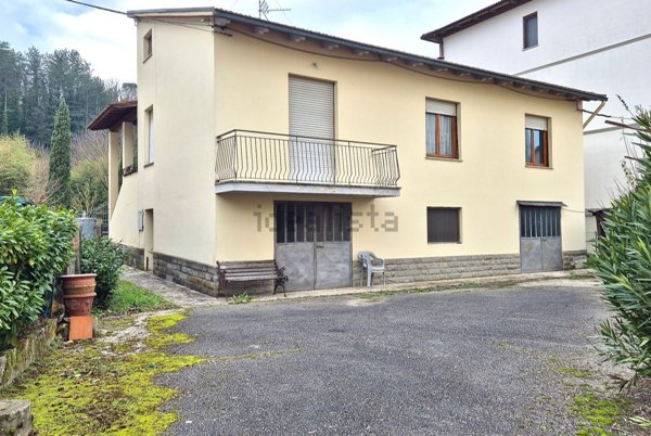 casa indipendente in vendita a Montevarchi