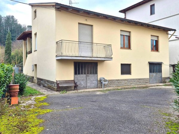 casa indipendente in vendita a Montevarchi