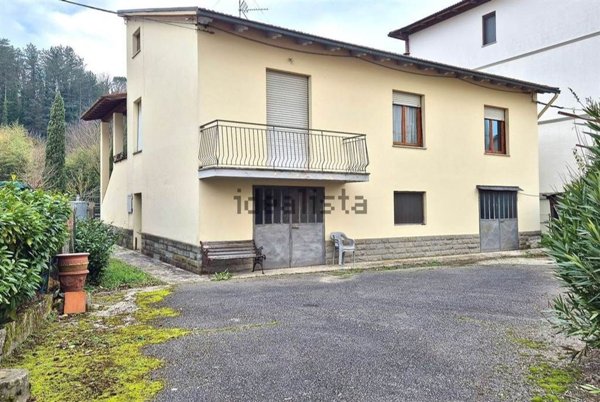 casa indipendente in vendita a Montevarchi in zona Pateresso
