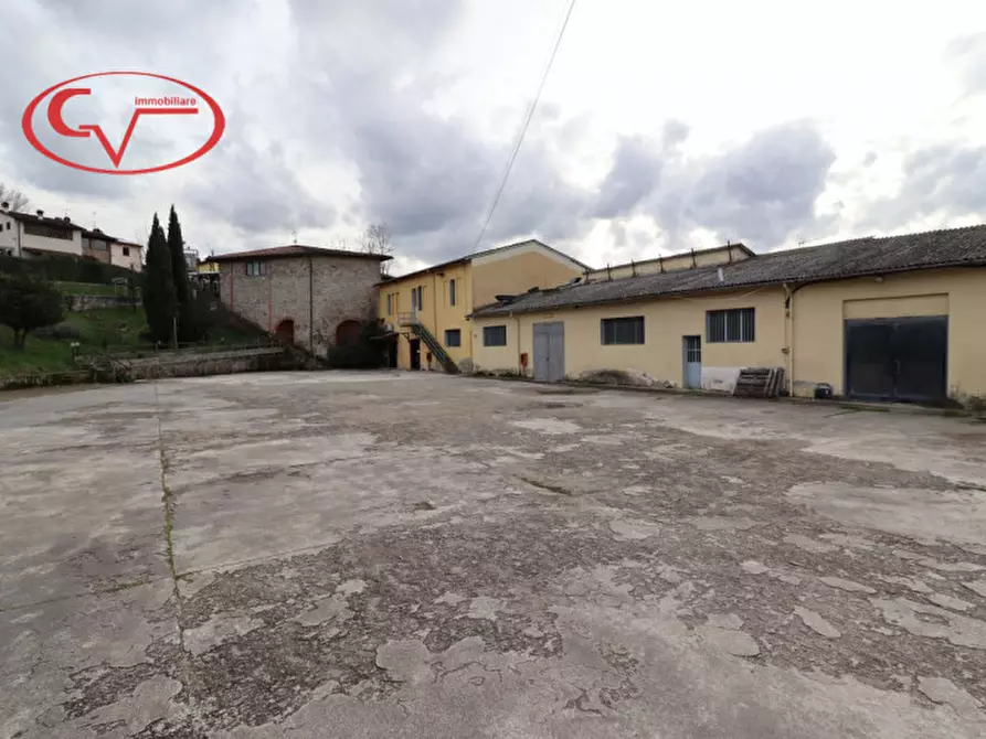 negozio in vendita a Montevarchi in zona Levane