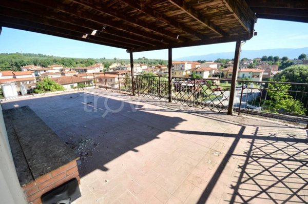 appartamento in vendita a Montevarchi in zona Mercatale Valdarno