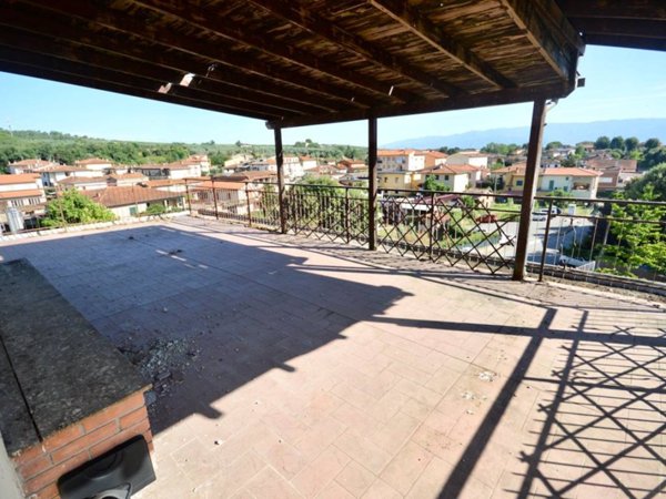 appartamento in vendita a Montevarchi in zona Mercatale Valdarno