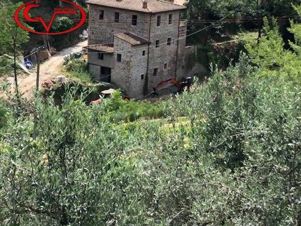 casa indipendente in vendita a Montevarchi
