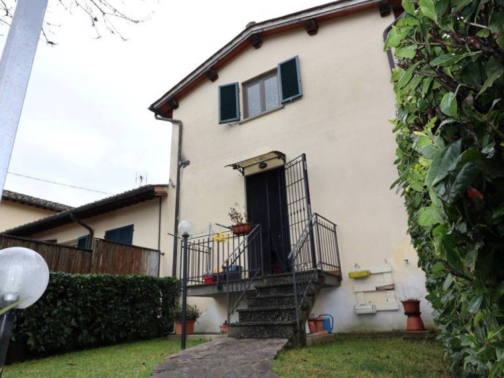casa indipendente in vendita a Montevarchi