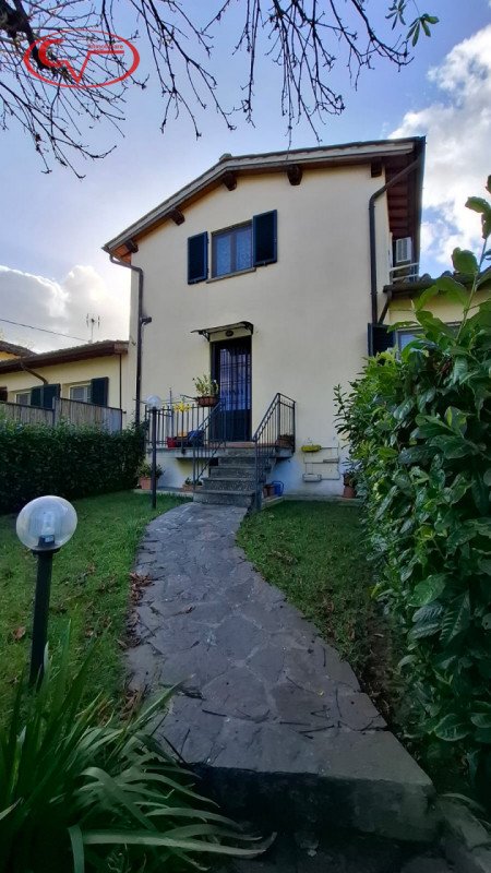 casa indipendente in vendita a Montevarchi