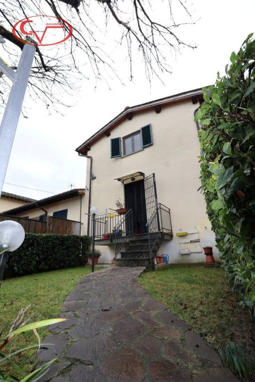 casa indipendente in vendita a Montevarchi