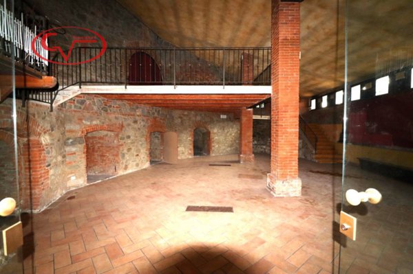 negozio in vendita a Montevarchi in zona Levane