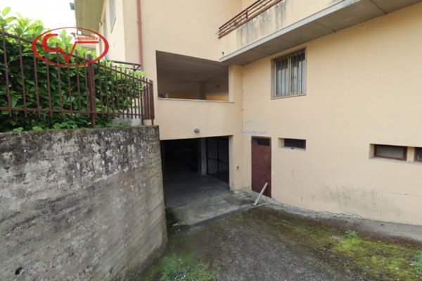 locale di sgombero in vendita a Montevarchi in zona Mercatale Valdarno