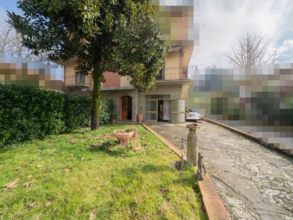 casa indipendente in vendita a Montevarchi
