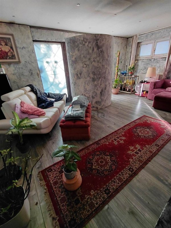 casa indipendente in vendita a Montevarchi