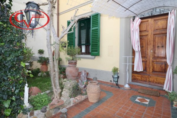 casa indipendente in vendita a Montevarchi