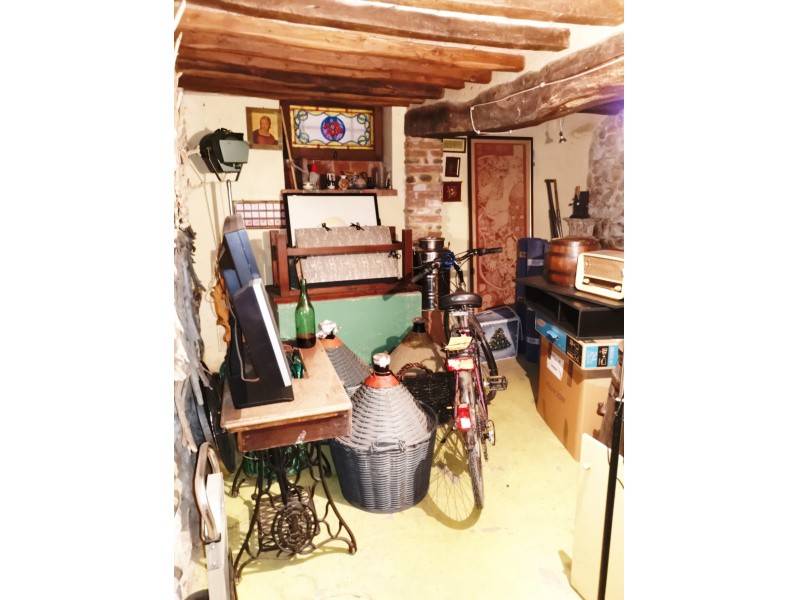 locale commerciale in vendita a Montevarchi