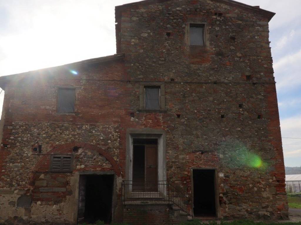 casa indipendente in vendita a Montevarchi