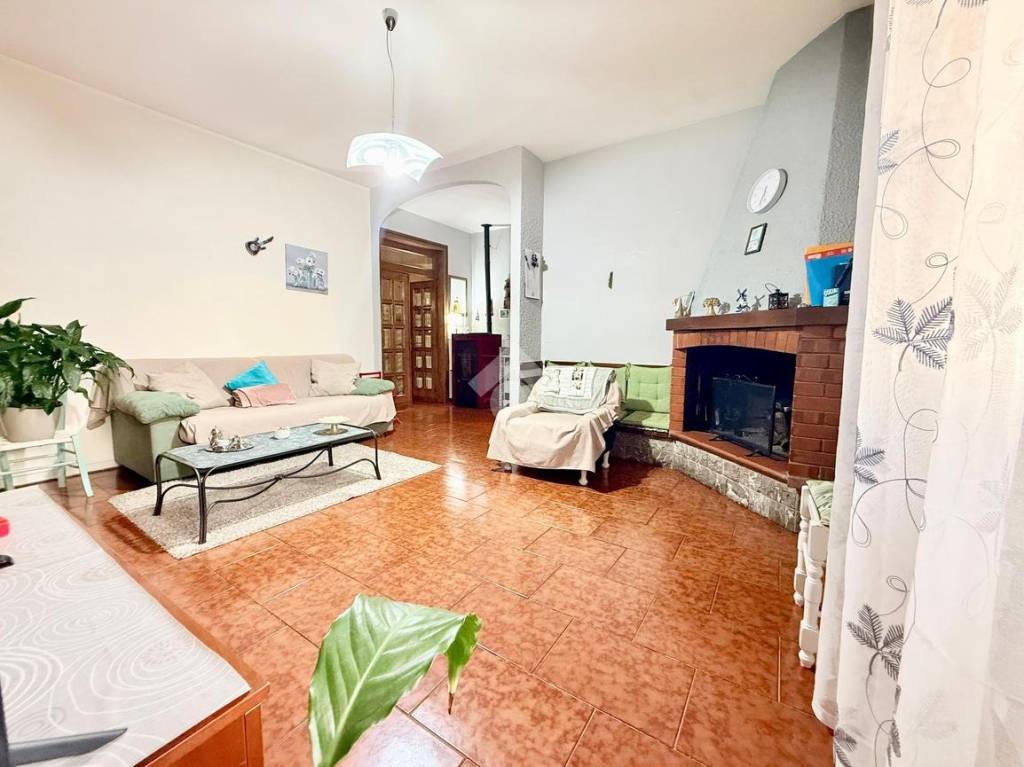 appartamento in vendita a Montevarchi in zona Levane