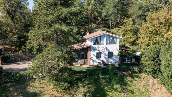 casa indipendente in vendita a Montevarchi