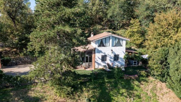 casa indipendente in vendita a Montevarchi