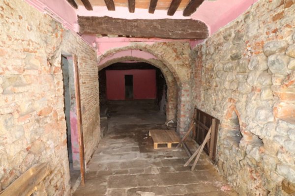 locale di sgombero in vendita a Montevarchi