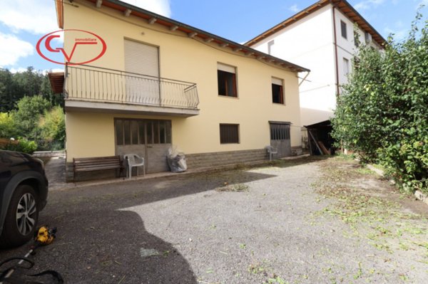 casa indipendente in vendita a Montevarchi