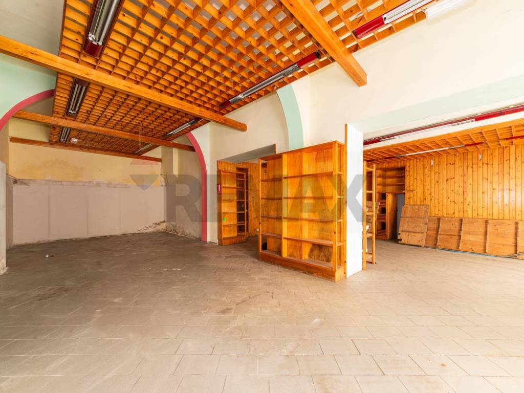 negozio in vendita a Montevarchi