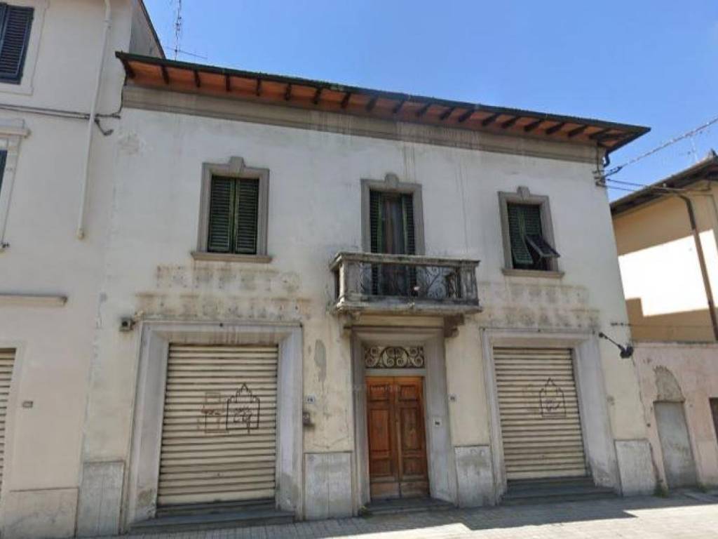 negozio in vendita a Montevarchi