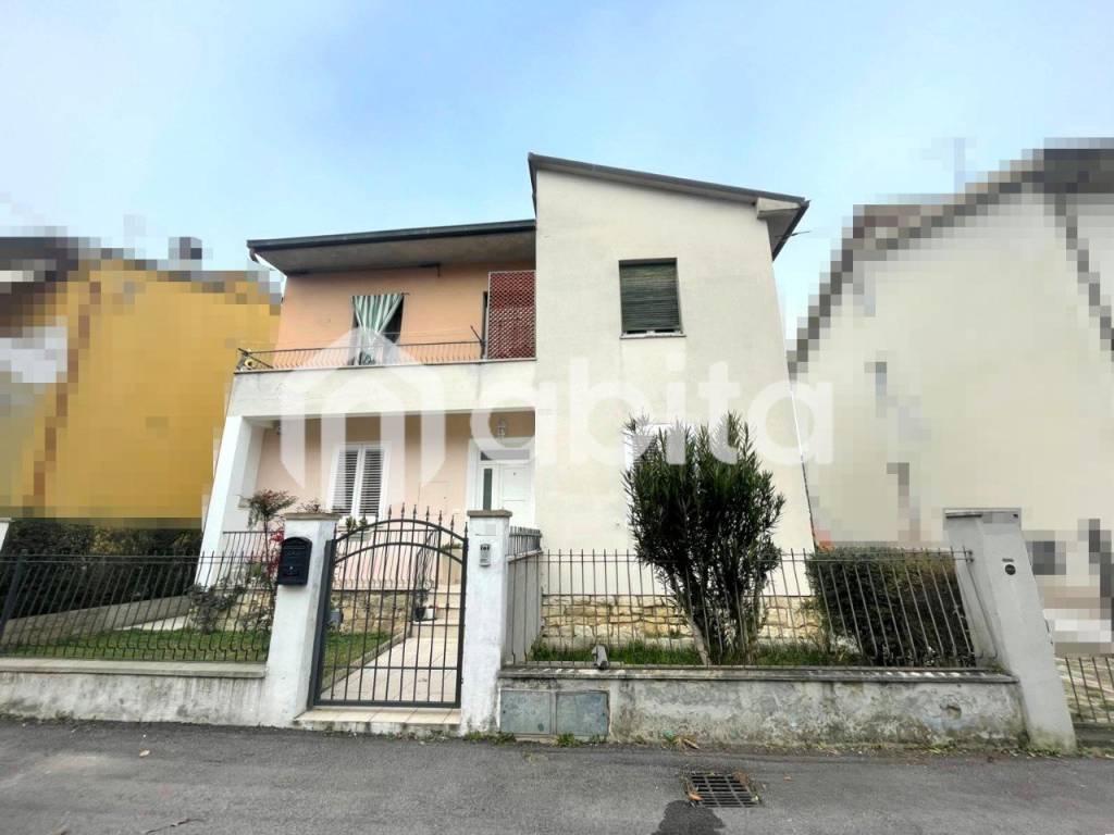casa indipendente in vendita a Montevarchi
