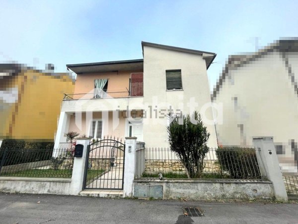 casa indipendente in vendita a Montevarchi