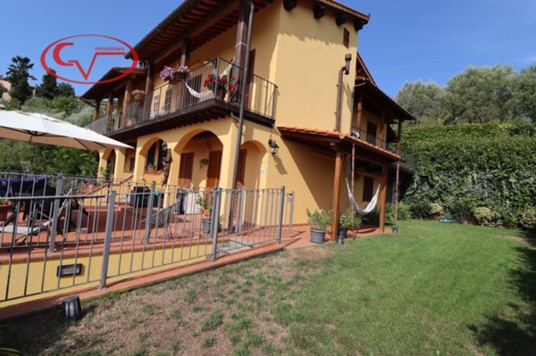 casa indipendente in vendita a Montevarchi