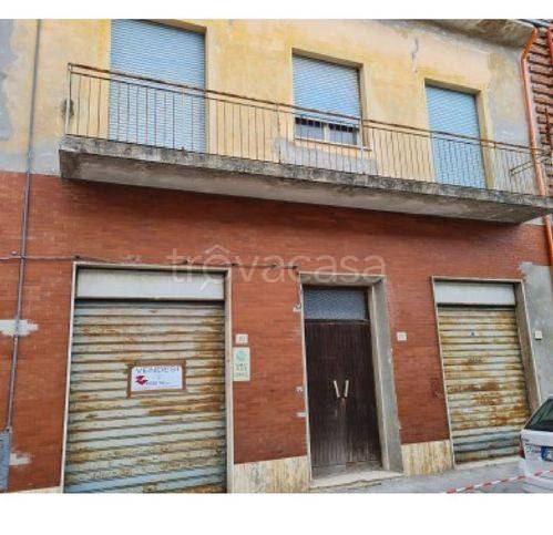 negozio in vendita a Montevarchi