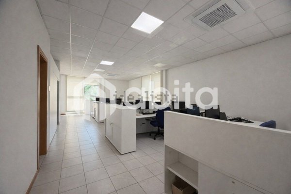 capannone in vendita a Montevarchi