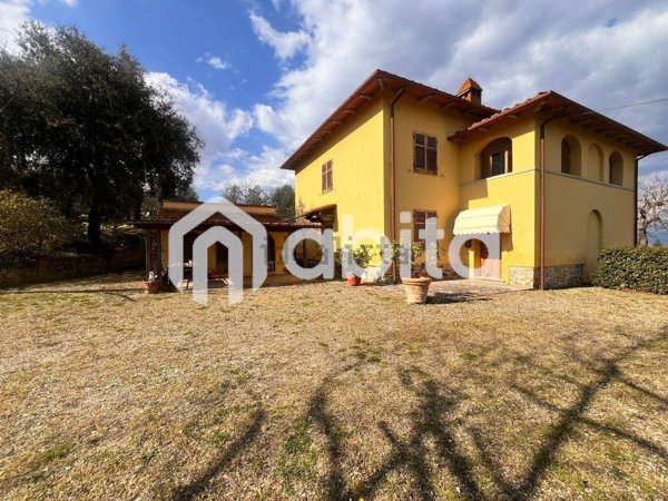 casa indipendente in vendita a Montevarchi