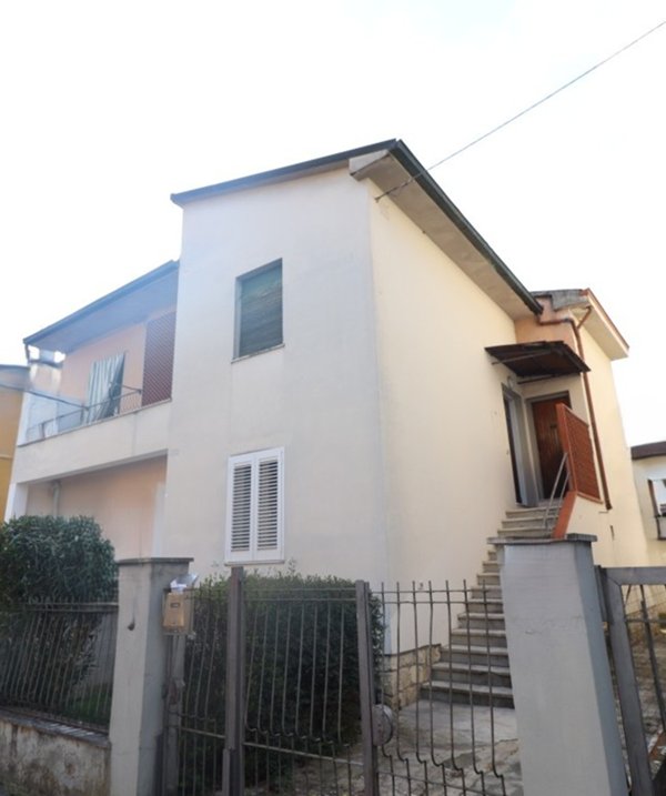 casa indipendente in vendita a Montevarchi