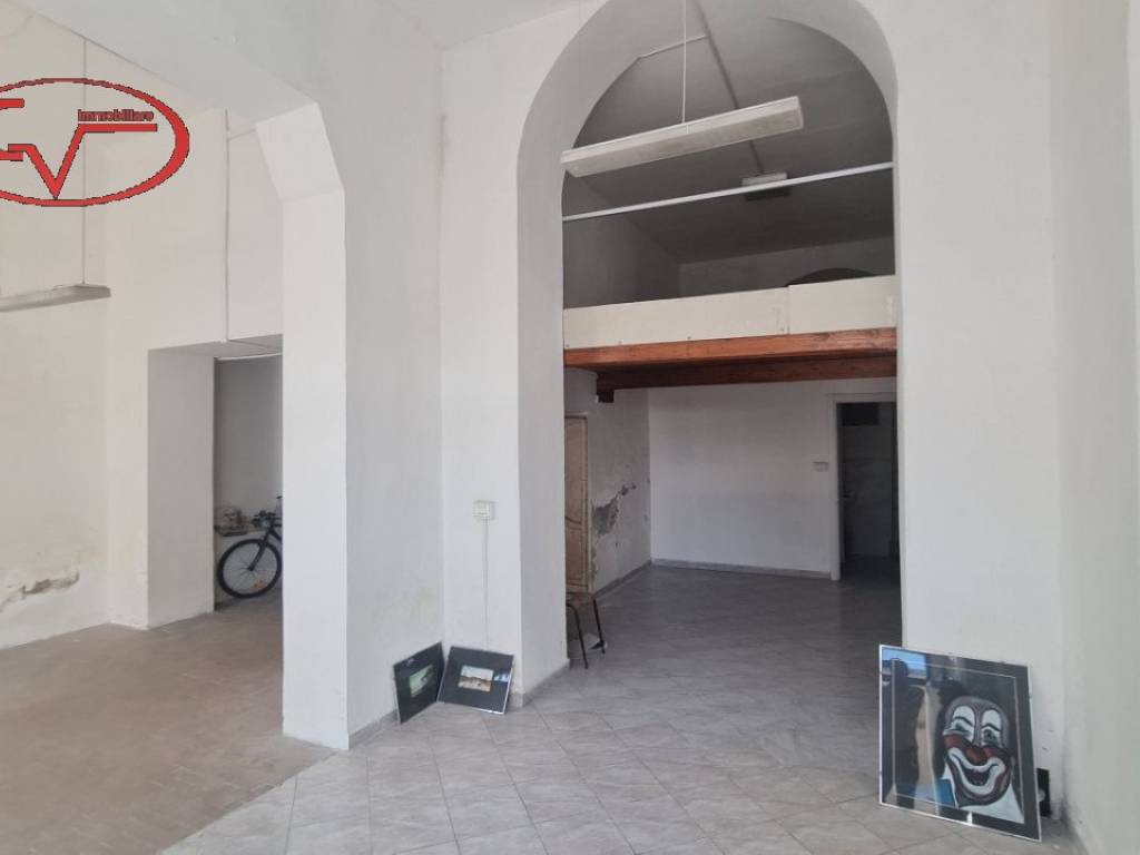 negozio in vendita a Montevarchi