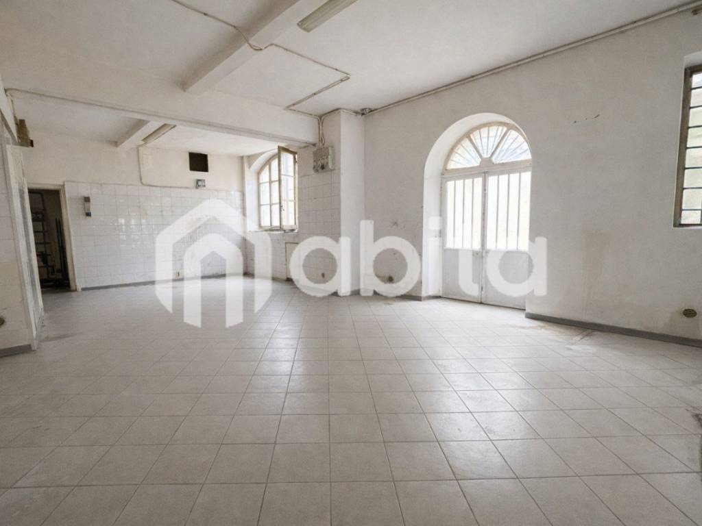 negozio in vendita a Montevarchi