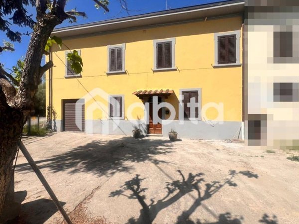 casa indipendente in vendita a Montevarchi