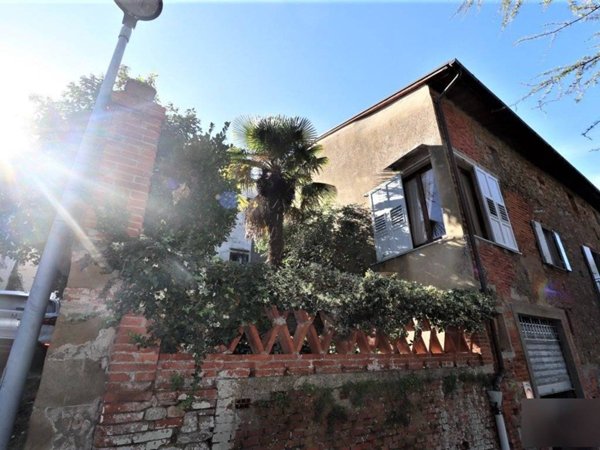 casa indipendente in vendita a Montevarchi in zona Moncioni