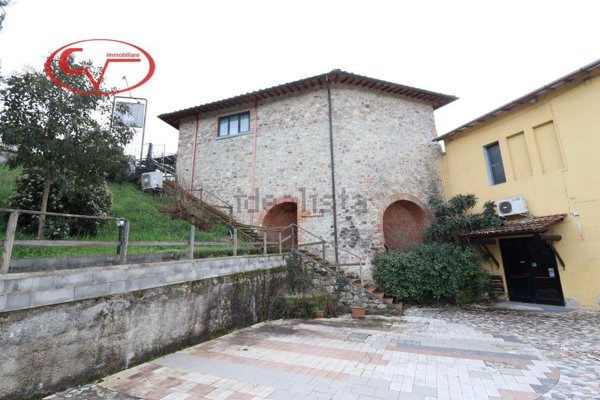 locale di sgombero in vendita a Montevarchi in zona Levane