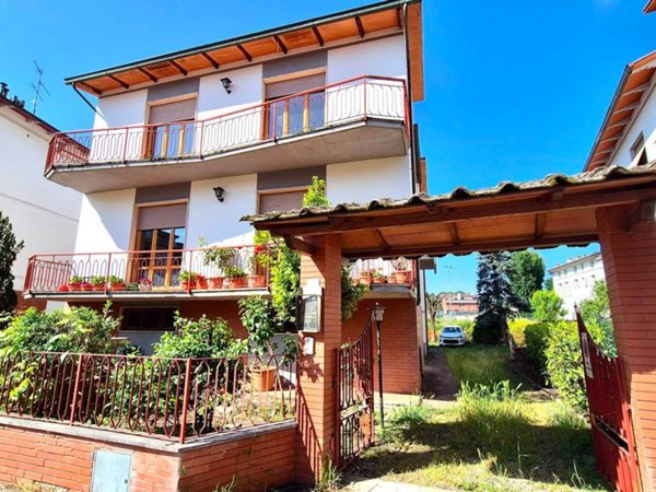 casa indipendente in vendita a Montevarchi