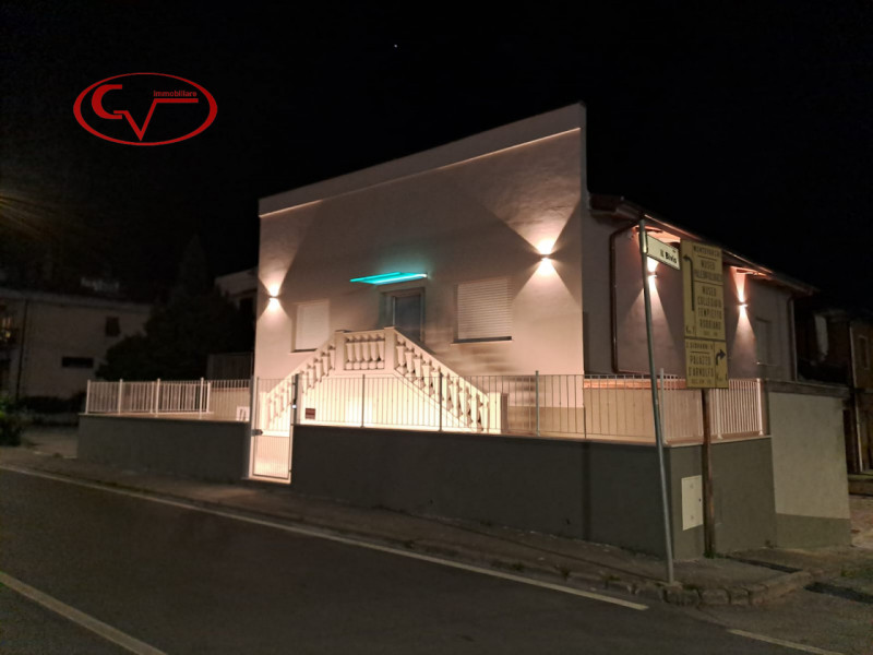 casa indipendente in vendita a Montevarchi