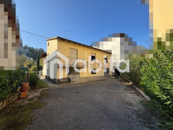 casa indipendente in vendita a Montevarchi