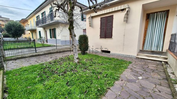 casa indipendente in vendita a Montevarchi