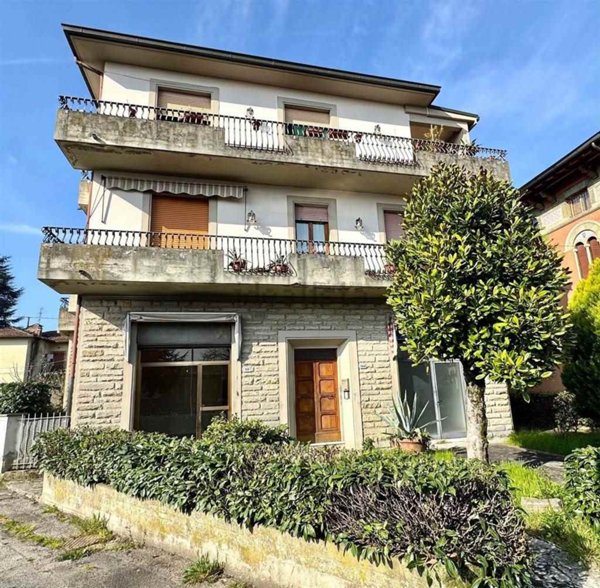 casa indipendente in vendita a Montevarchi
