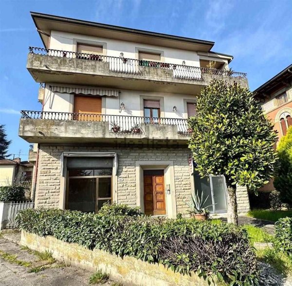casa indipendente in vendita a Montevarchi