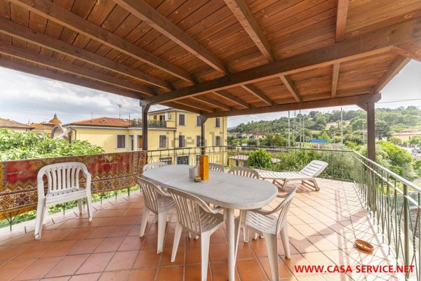 casa indipendente in vendita a Montevarchi
