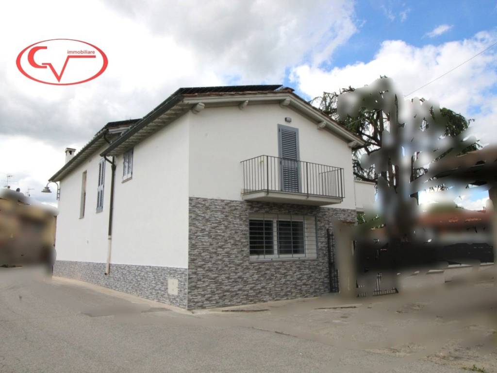 casa indipendente in vendita a Montevarchi
