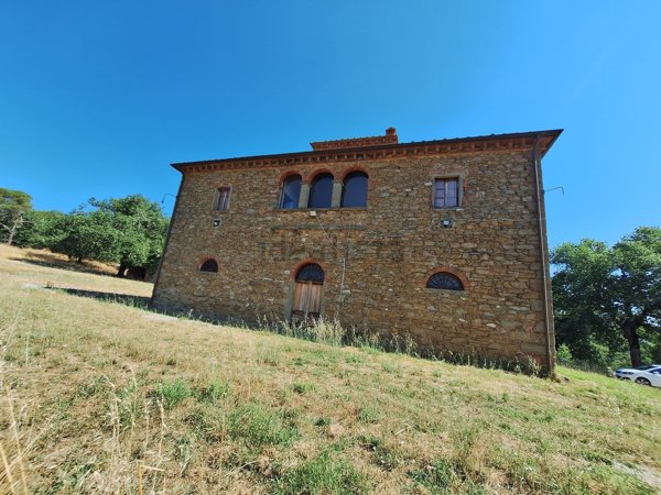 casa indipendente in vendita a Montevarchi