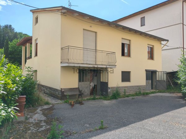 casa indipendente in vendita a Montevarchi